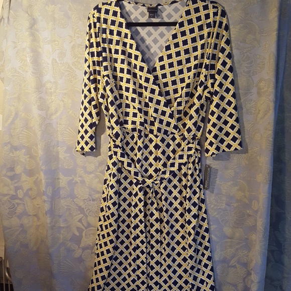 Dress - Picture 2 of 6